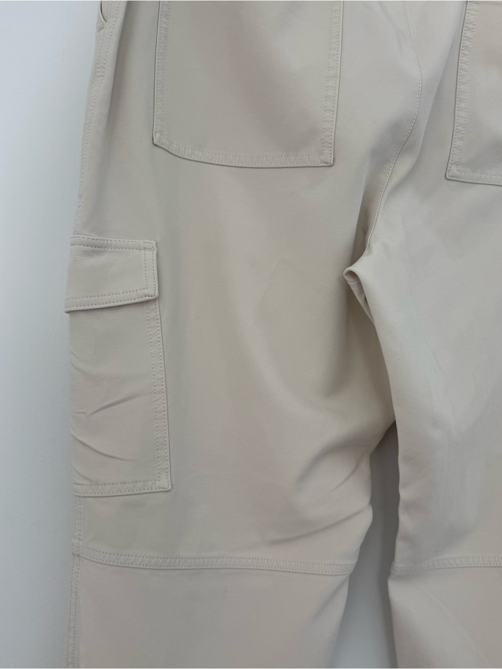 Banana Republic Cream High Waist Tapered Cargo Pants Sz 16 Jersey Knit Travel - Picture 10 of 14